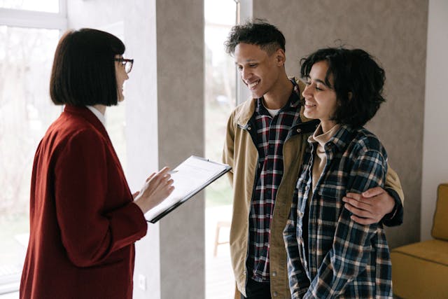 realtor-talking-with-a-couple-of-tenants