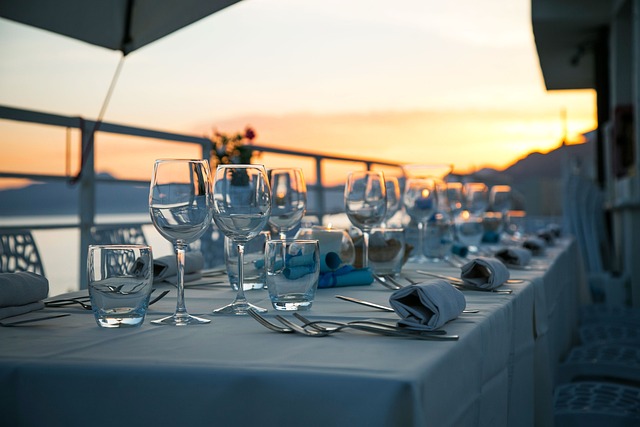 joelfazhari-table-5356682_640 Outdoor dining table with sunset overlooking water in background